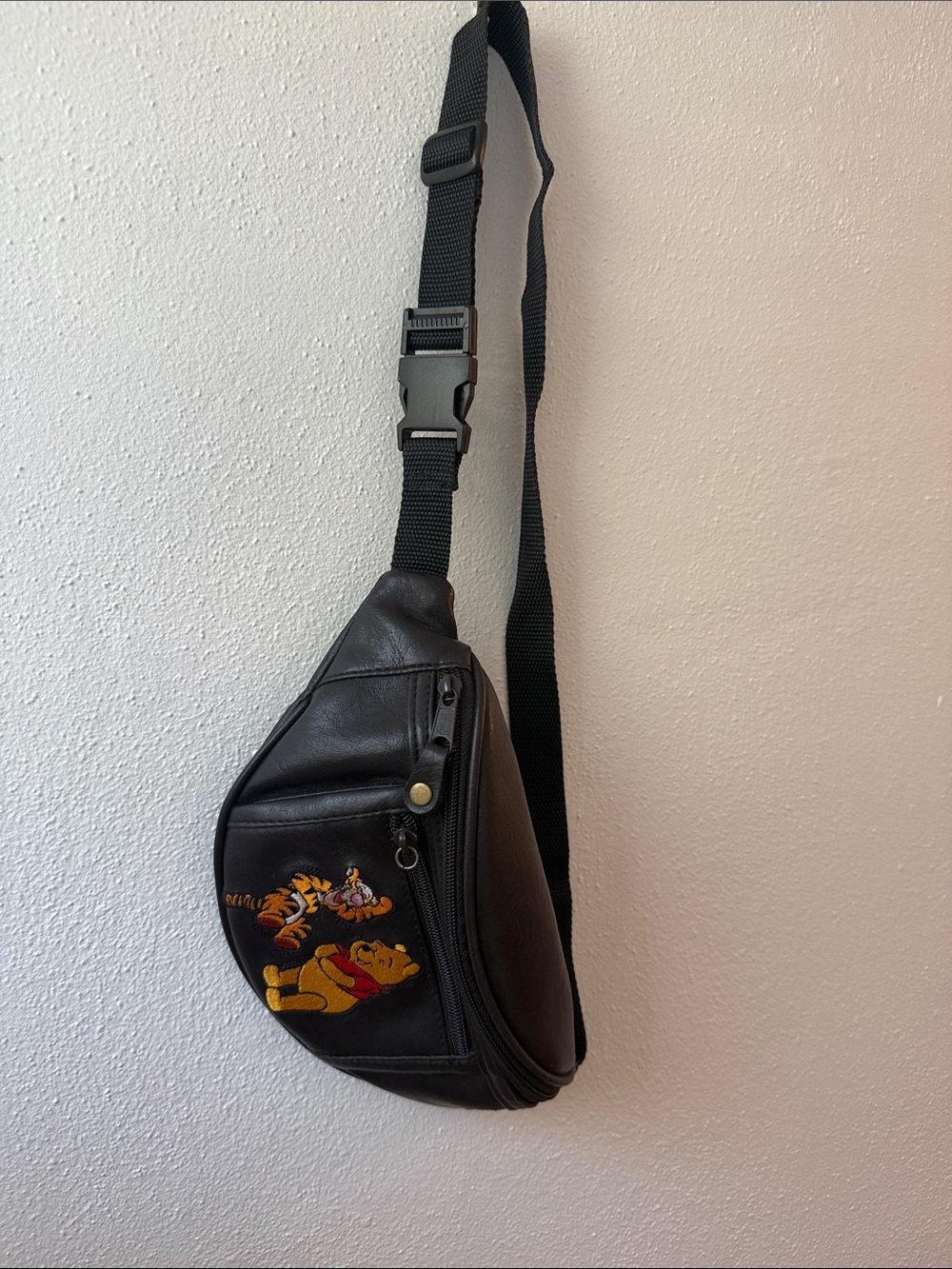 Vintage 90s Disney Dark Brown Leather Winnie the Pooh & Tigger Belt Bag - Picture 2 of 9
